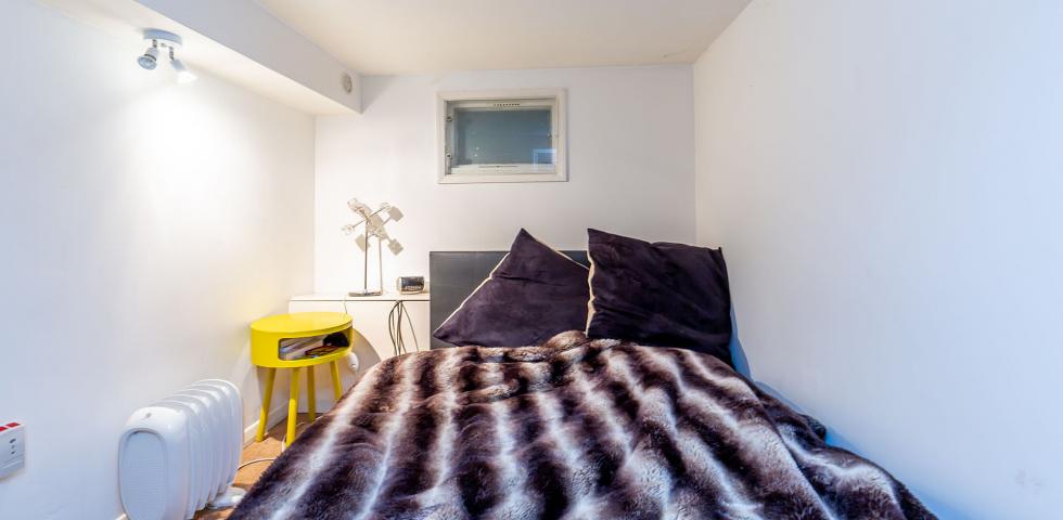 Spacious studio minutes to Camden Tube & Regents Park Arlington Road, Camden